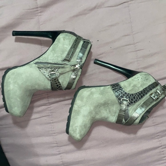 Women’s Guess Suede Booties 6 1/2 - Picture 8 of 8